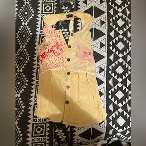 WAW TOP WITH FLORAL ACCENTS